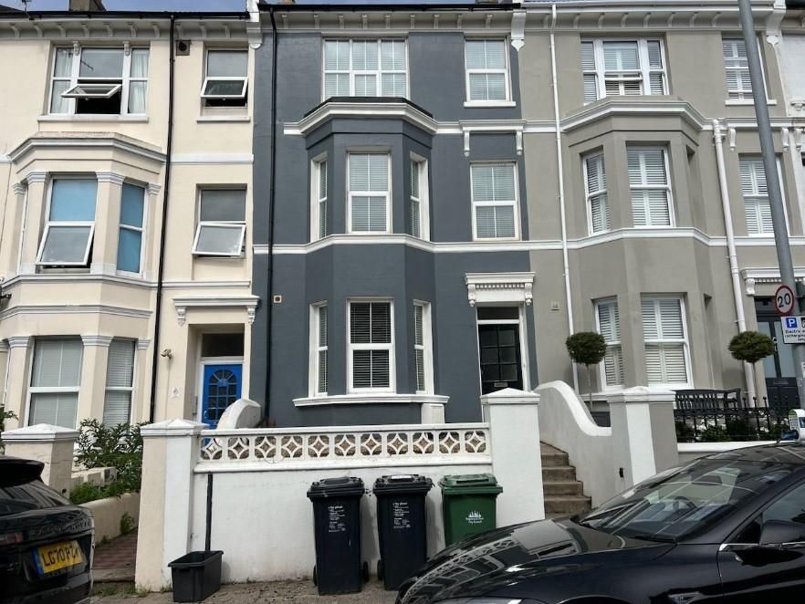 5 bed terraced house to rent in Queens Park Road, Brighton BN2, £3,359 pcm