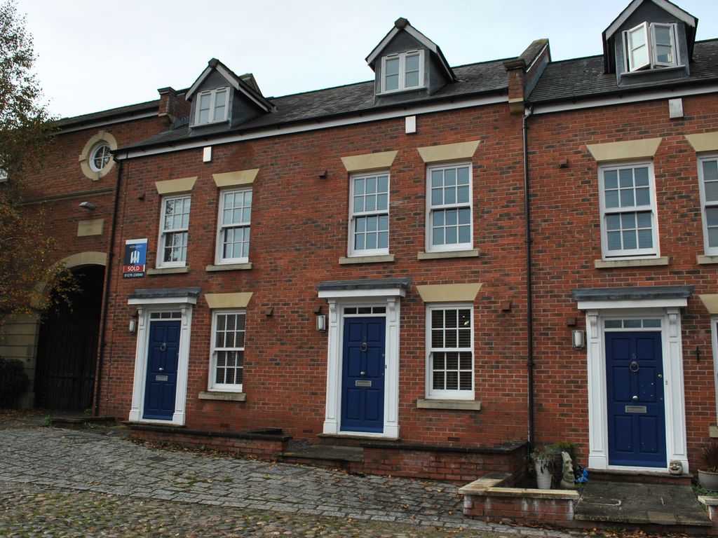 3 bed terraced house to rent in Second Wood Street, Nantwich, Cheshire CW5, £925 pcm