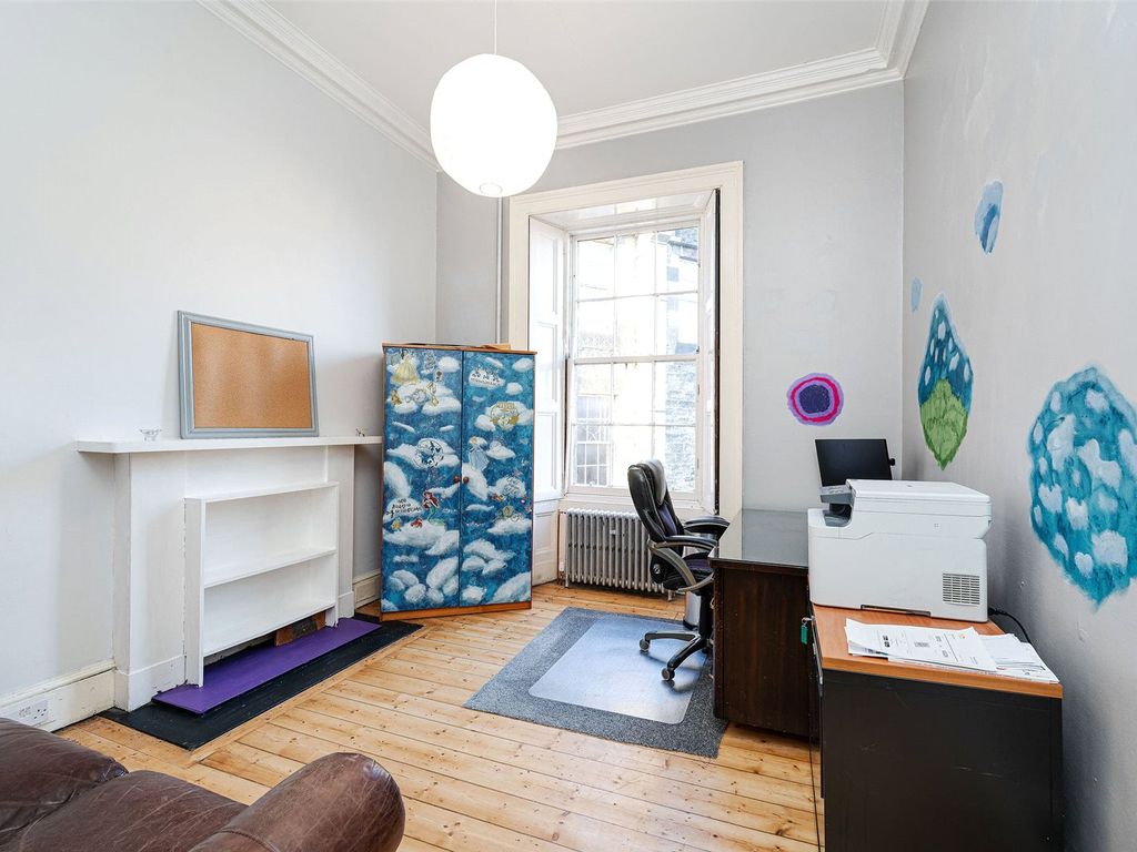 4 bed flat for sale in Cambridge Street, West End, Edinburgh EH1, £575,000
