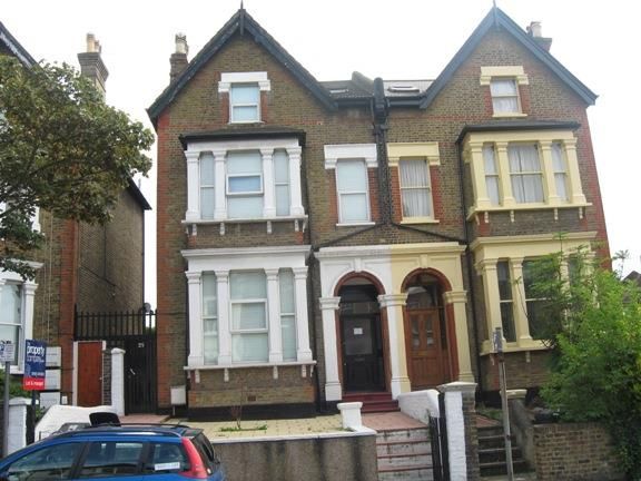 Detached house to rent in Park Avenue, Alexandra Palace N22, £1,050 pcm
