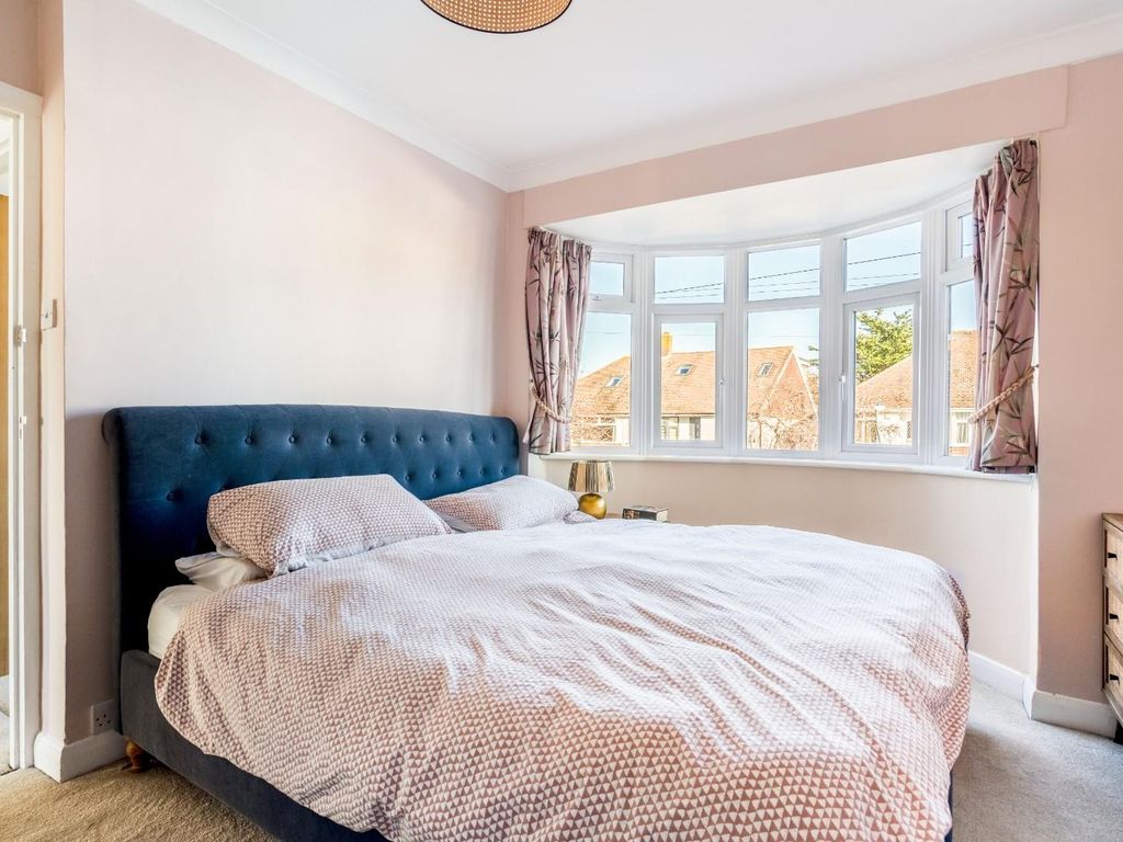 3 bed property for sale in Gleton Avenue, Hove BN3, £550,000