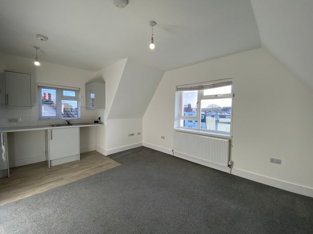 Studio to rent in Christchurch Road, Bournemouth BH1, £795 pcm