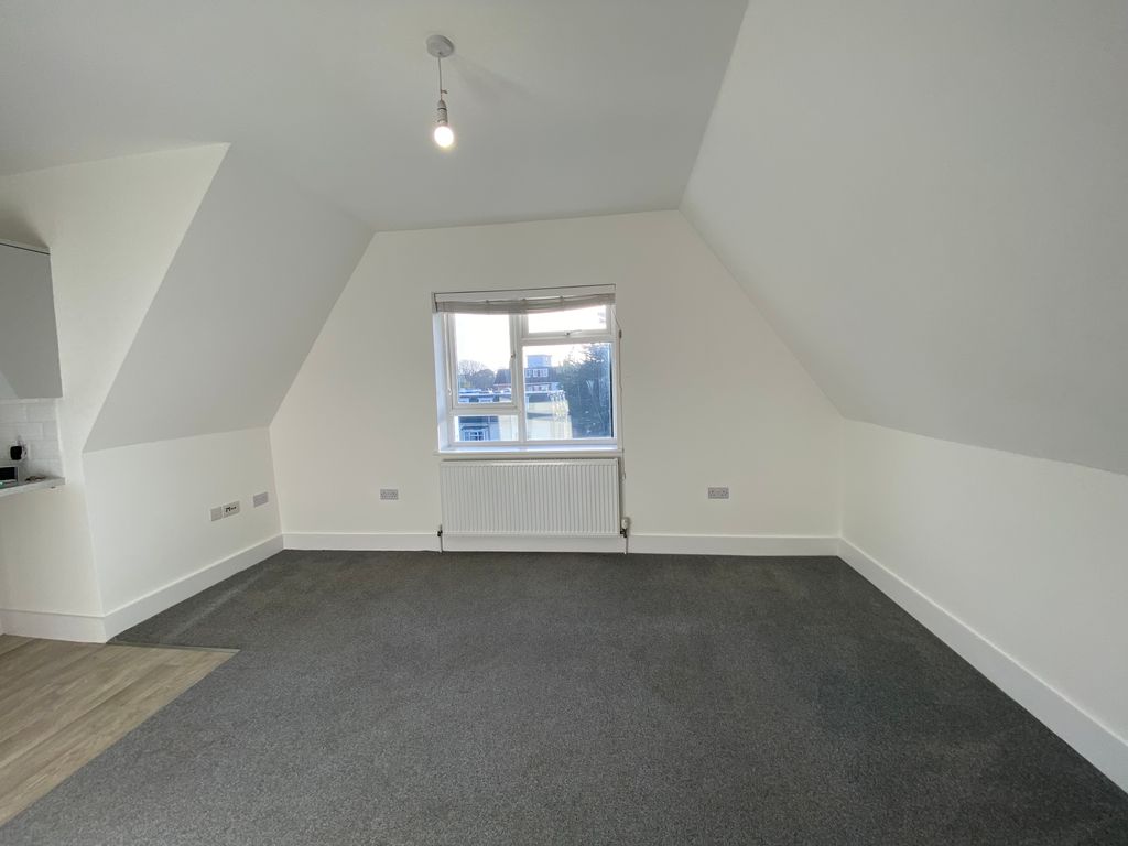 Studio to rent in Christchurch Road, Bournemouth BH1, £795 pcm