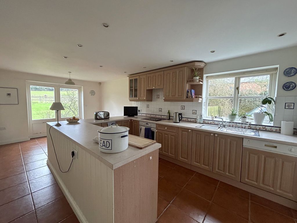 4 bed detached house for sale in Corse Lawn, Gloucester GL19, £650,000