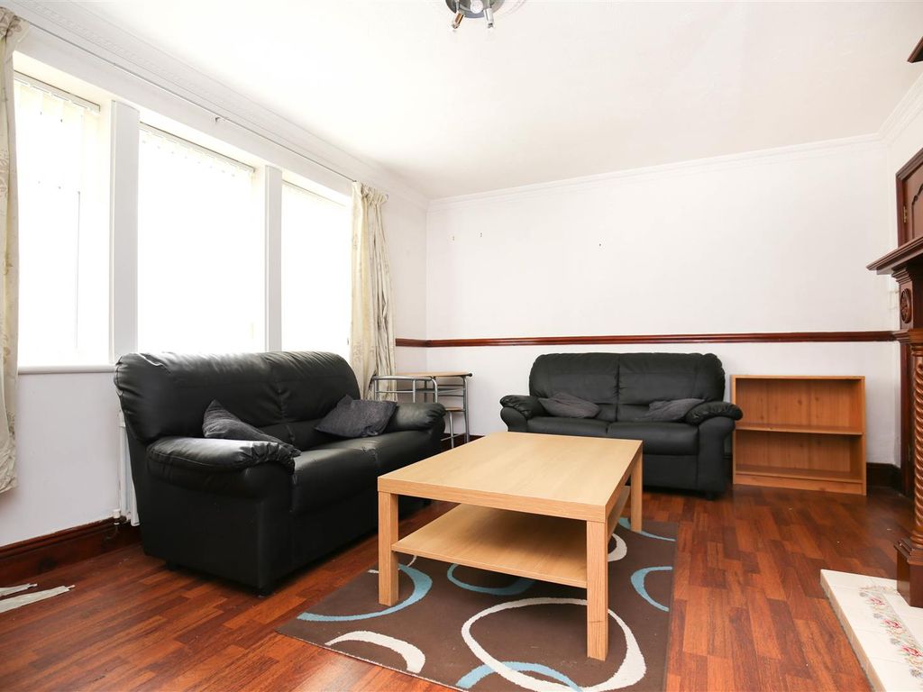 2 bed flat to rent in Church Road, Gosforth NE3, £850 pcm