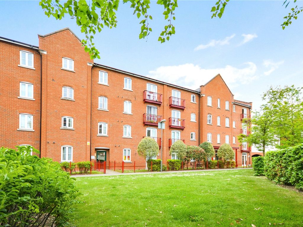1 bed flat for sale in Coxhill Way, Aylesbury HP21, £175,000