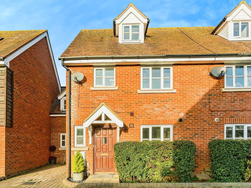 3 bed town house for sale in Ravens Court, Long Marston, Tring HP23, £222,500