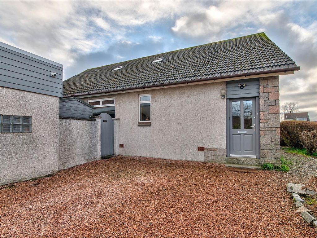 5 bed detached house for sale in Potters Park Crescent, Forfar DD8, £300,000