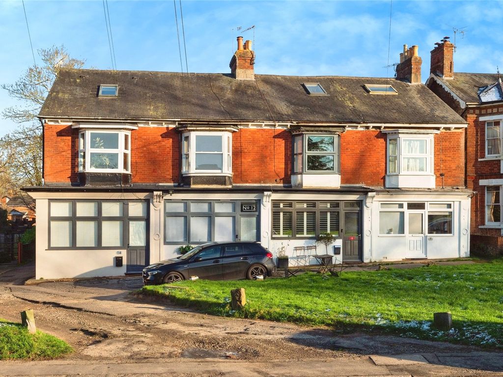 2 bed flat for sale in Lower Green Road, Tunbridge Wells, Kent TN4, £240,000
