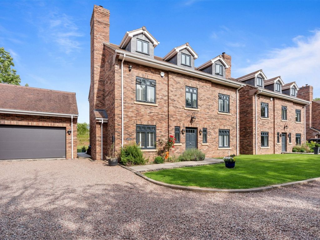 5 bed detached house for sale in Green Lane, Studley B80, £775,000
