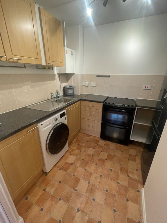 1 bed flat for sale in Ladycross, Milford GU8, £195,000