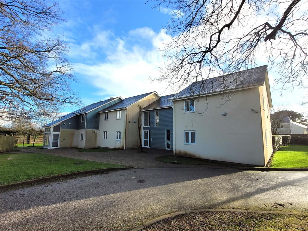 2 bed flat for sale in Treliever Road, Mabe Burnthouse, Penryn TR10, £147,400