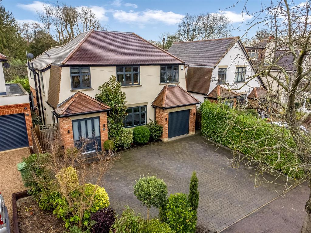 4 bed detached house for sale in Bradmore Way, Brookmans Park, Herts AL9, £1,450,000