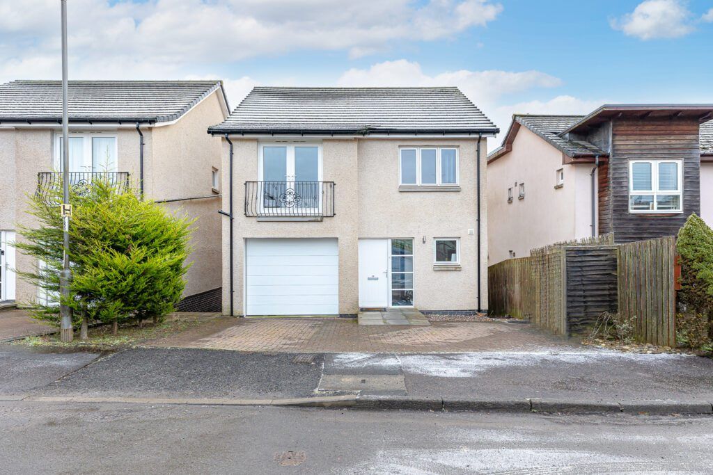 4 bed detached house for sale in Rossie Place, Auchterarder PH3, £265,000
