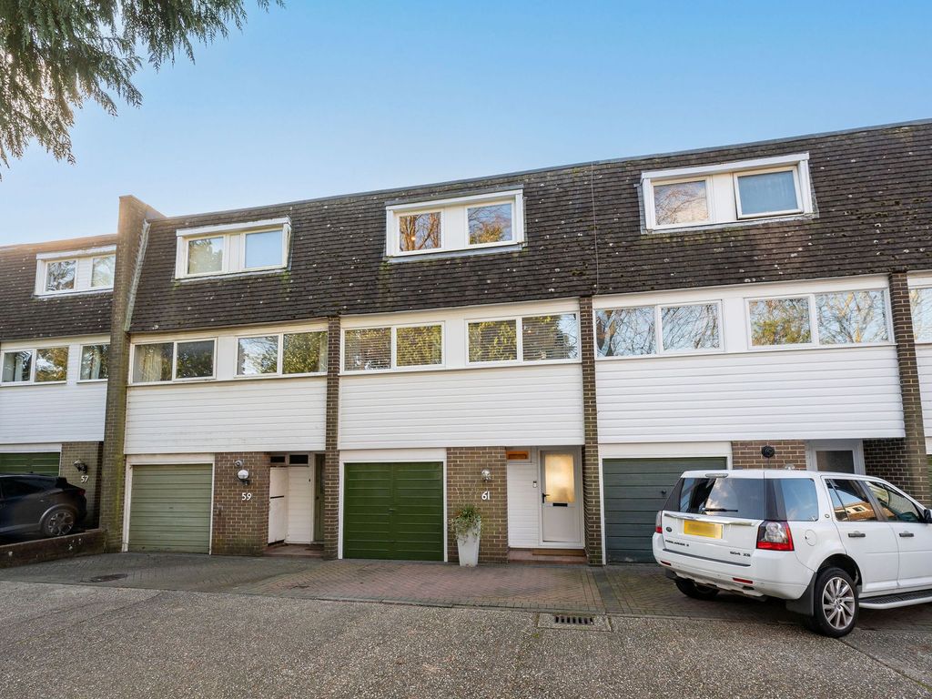 4 bed terraced house for sale in Ashleigh Road, Horsham RH12, £460,000