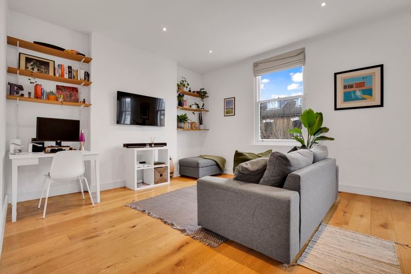 1 bed flat for sale in Goulton Road, Lower Clapton E5, £390,000