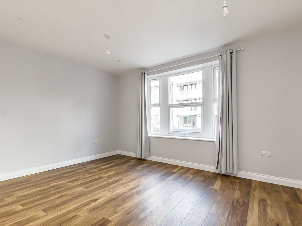 1 bed flat to rent in Canberra Road, London W13, £1,894 pcm