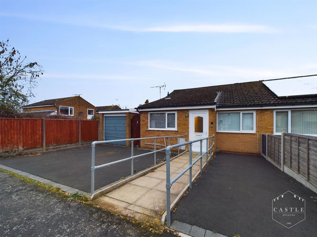 2 bed semi-detached bungalow for sale in Galloway Close, Barwell, Leicester LE9, £200,000