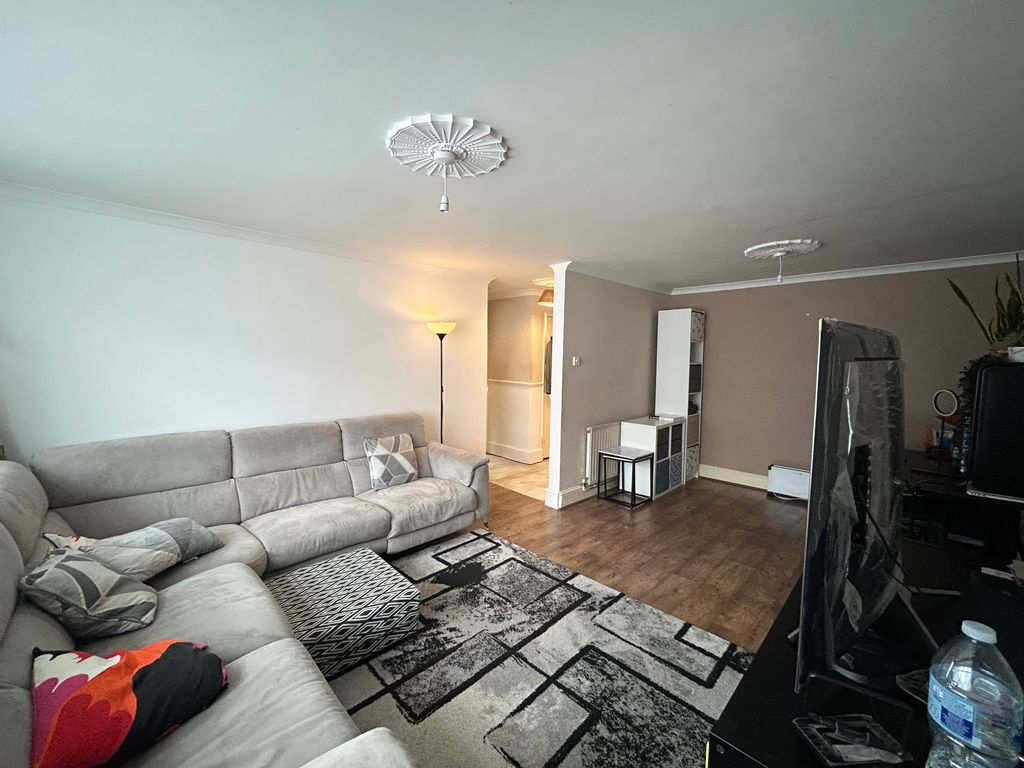 2 bed flat for sale in St Margarets Road, Aldersbrook E12, £335,000