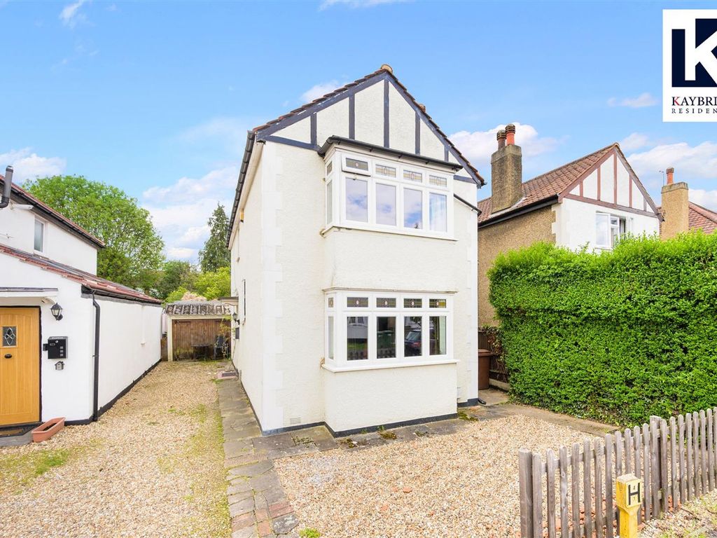 3 bed detached house for sale in Fulford Road, Epsom KT19, £550,000