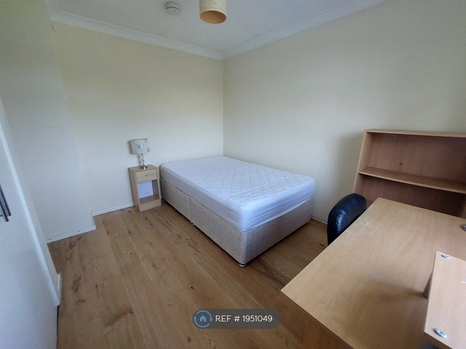 Room to rent in Tangerine Close, Colchester CO4, £395 pcm
