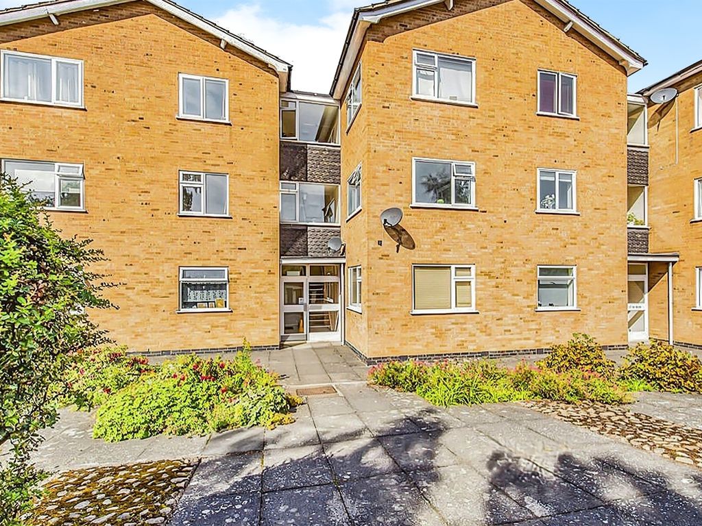 2 bed flat for sale in Stonehill Court, Great Glen, Leicester LE8, £165,000