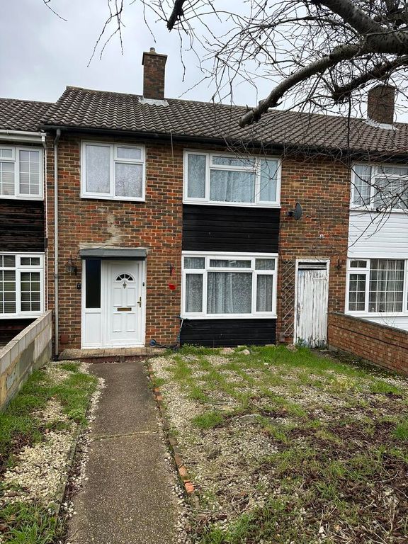 3 bed terraced house to rent in Long Furlong Drive, Slough SL2, £1,750 pcm
