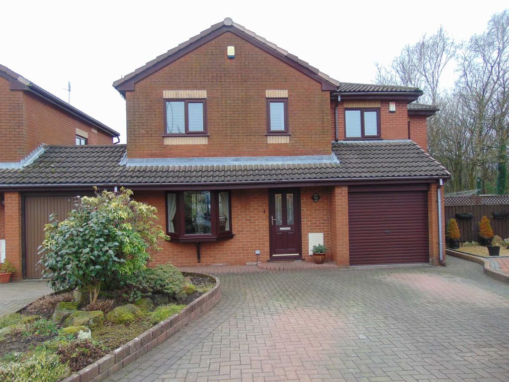 5 bed link-detached house for sale in Pennine Vale, Shaw, Oldham OL2, £410,000