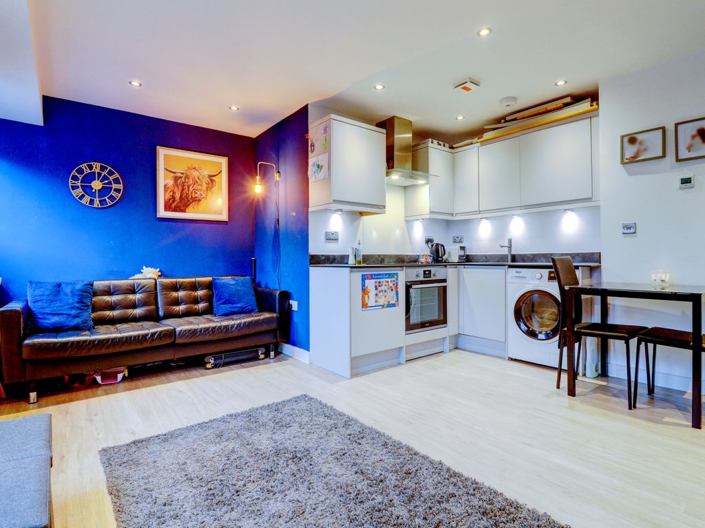 2 bed flat for sale in Tempus Court, Bellfield Road, High Wycombe HP13, £270,000