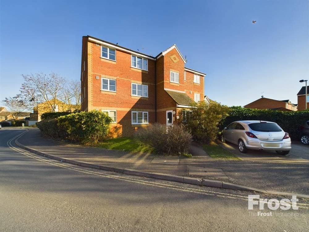 2 bed flat for sale in Redford Close, Feltham TW13, £275,000