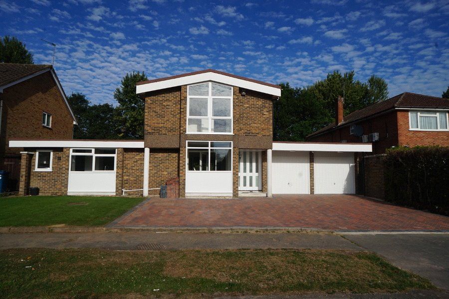 4 bed detached house to rent in Albury Drive, Pinner, Middlesex HA5, £3,050 pcm
