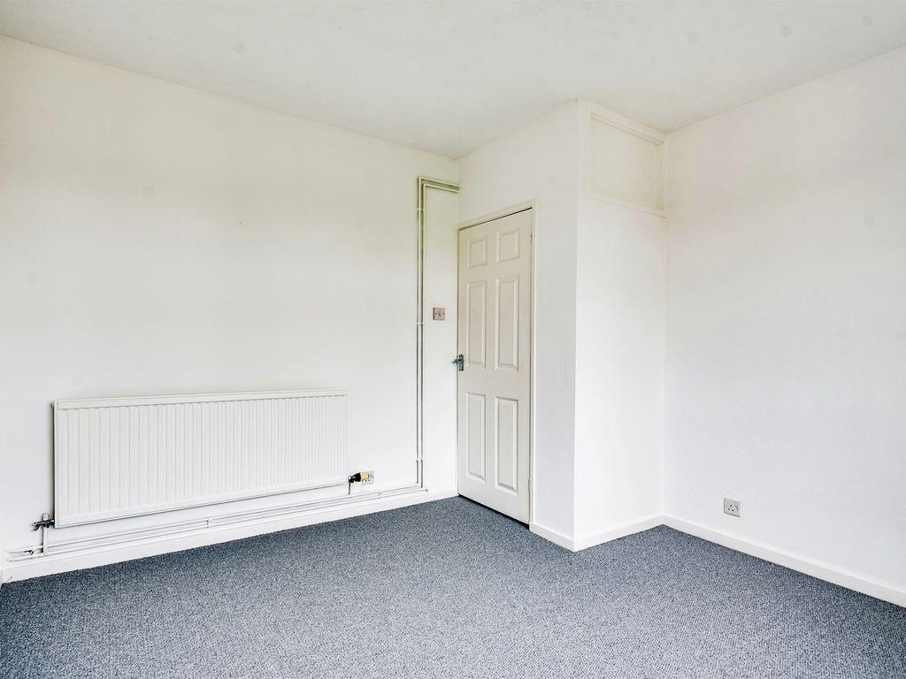 2 bed flat for sale in Blakesley Close, Swindon SN3, £125,000