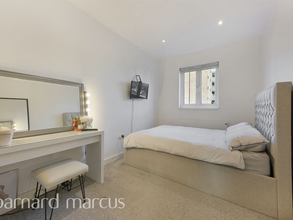 1 bed maisonette for sale in Cranley Gardens, Wallington SM6, £260,000