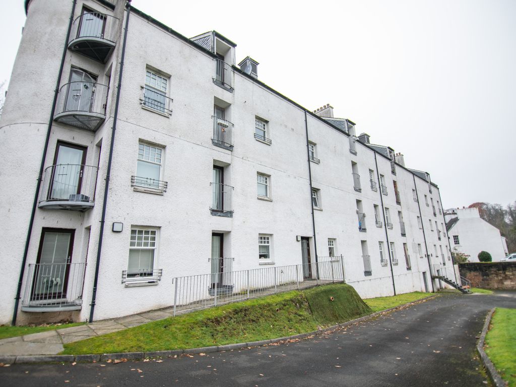 2 bed flat for sale in Station Road, Glasgow G72, £141,000