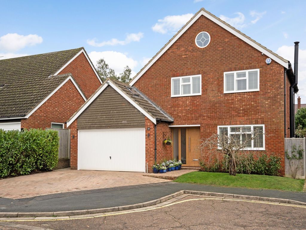 4 bed detached house for sale in Hyrons Close, Amersham HP6, £1,095,000