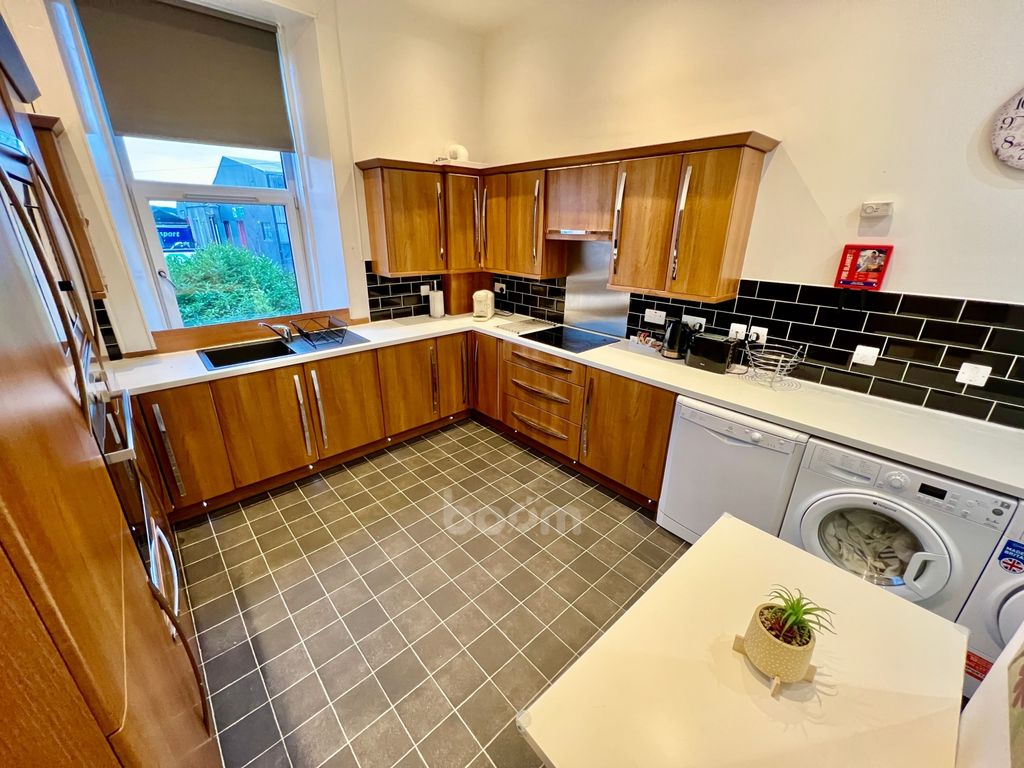 3 bed flat for sale in 93, Flat 1/1, Greenock Road, Paisley PA3, £155,000