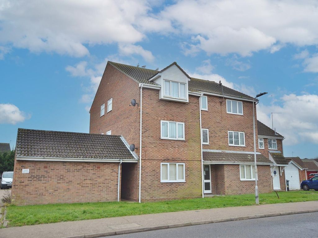 2 bed flat for sale in Constable Avenue, Clacton-On-Sea CO16, £145,000