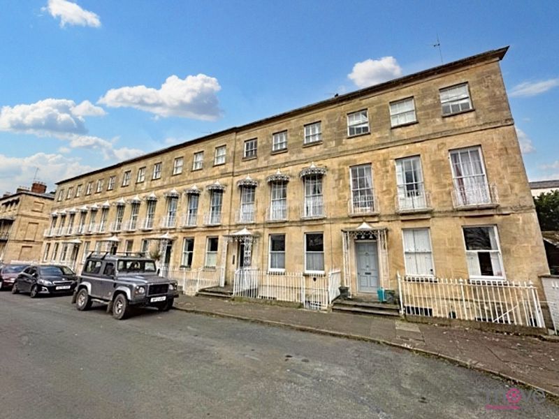 2 bed flat for sale in London Road, Charlton Kings, Cheltenham GL52, £240,000