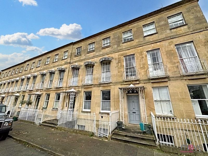 2 bed flat for sale in London Road, Charlton Kings, Cheltenham GL52, £240,000