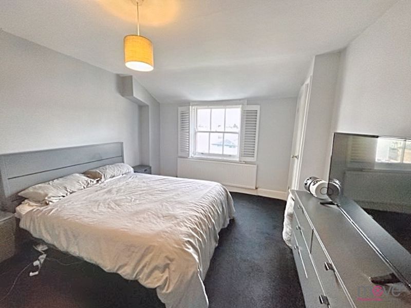 2 bed flat for sale in London Road, Charlton Kings, Cheltenham GL52, £240,000
