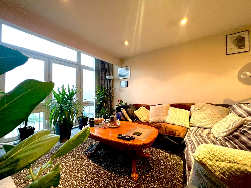 1 bed flat to rent in Ffordd Garthorne, Cardiff CF10, £1,150 pcm