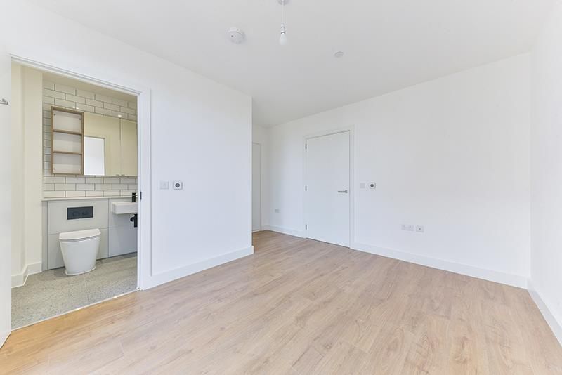 2 bed flat to rent in Tellicherry Court, Aberfeldy Square, London E14, £2,383 pcm