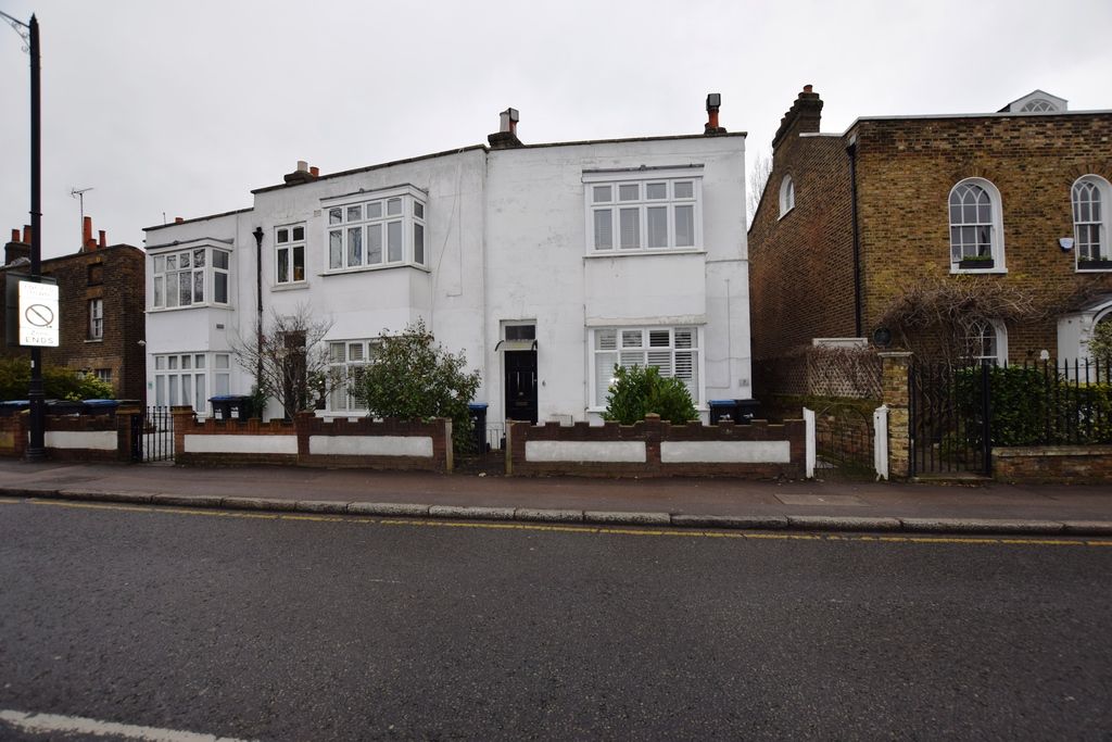 1 bed flat to rent in Chase Side, Enfield EN2, £1,350 pcm