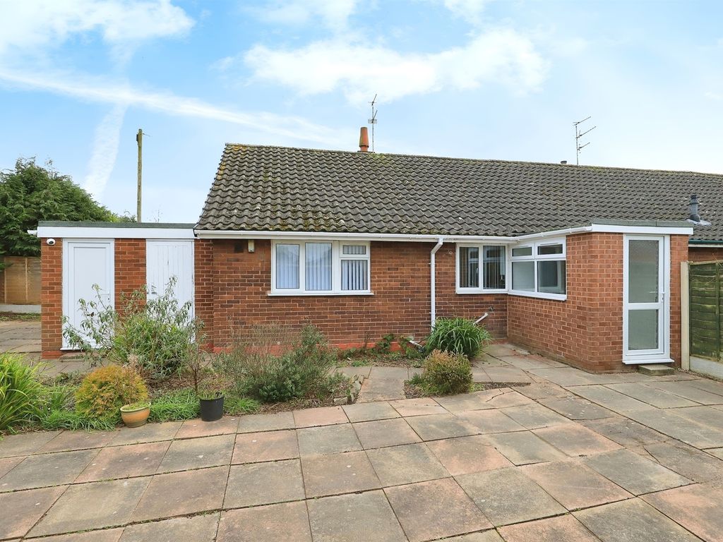 2 bed terraced bungalow for sale in Whitgreave Avenue, Featherstone, Wolverhampton WV10, £215,000