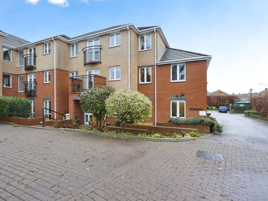 1 bed flat for sale in Olympic Court, Cannon Lane, Luton, Stopsley LU2, £165,000