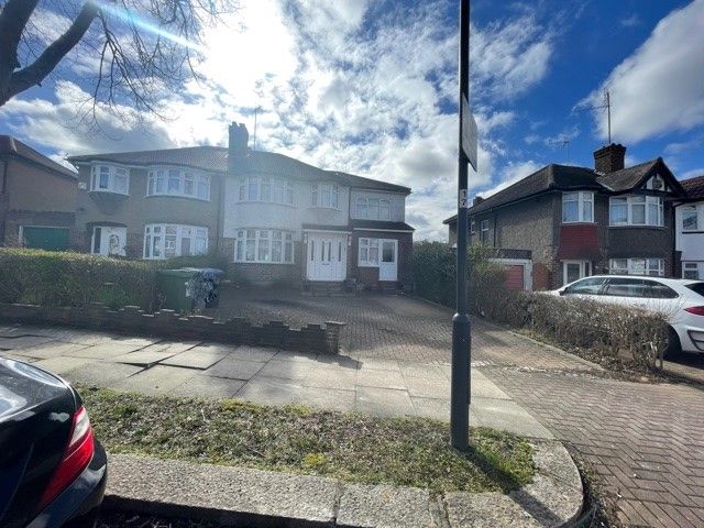 1 bed flat to rent in Uxendon Hill, Northwembley HA9, £1,200 pcm