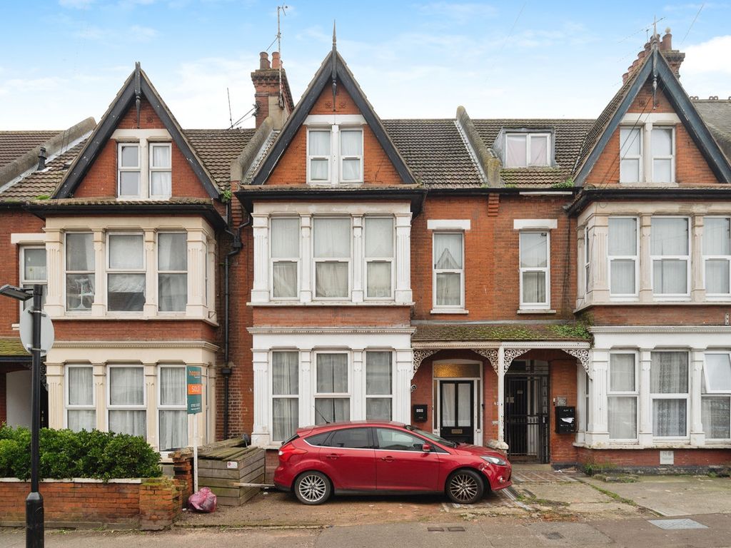 1 bed flat for sale in York Road, Southend-On-Sea SS1, £125,000