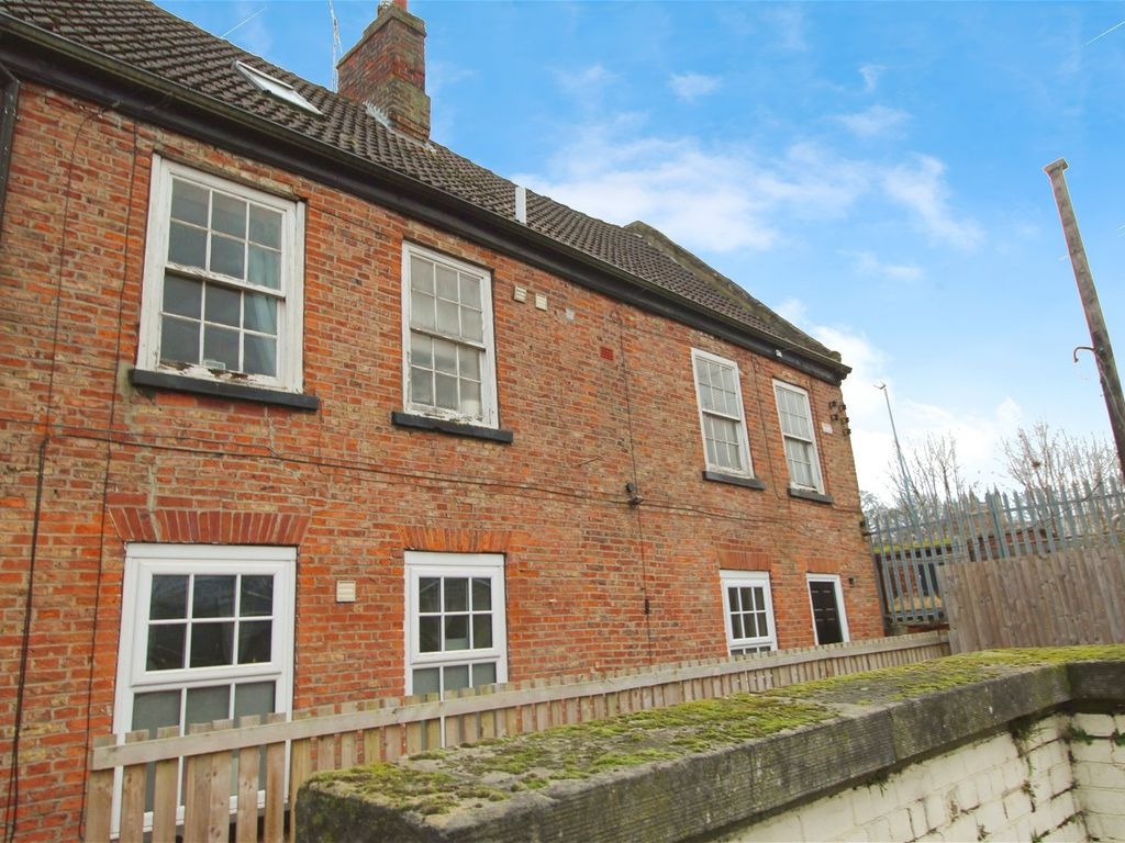 1 bed flat for sale in Ousegate, Selby YO8, £80,000