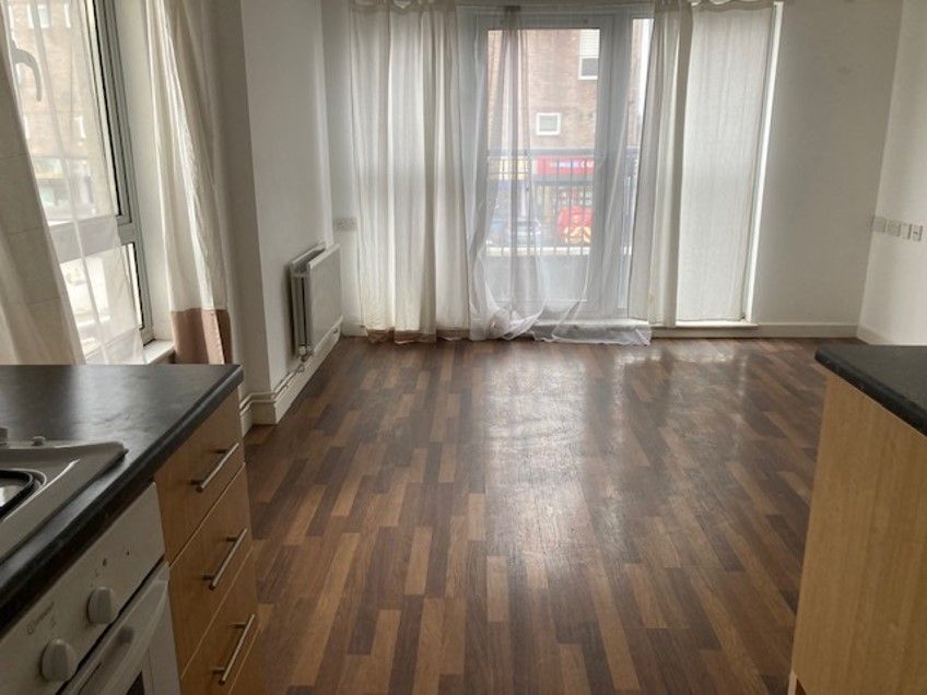 1 bed flat for sale in Cundy Road, London E16, £240,000