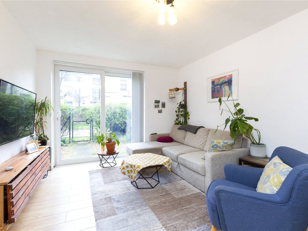 1 bed flat for sale in Hawthorne Close, Islington, London N1, £390,000
